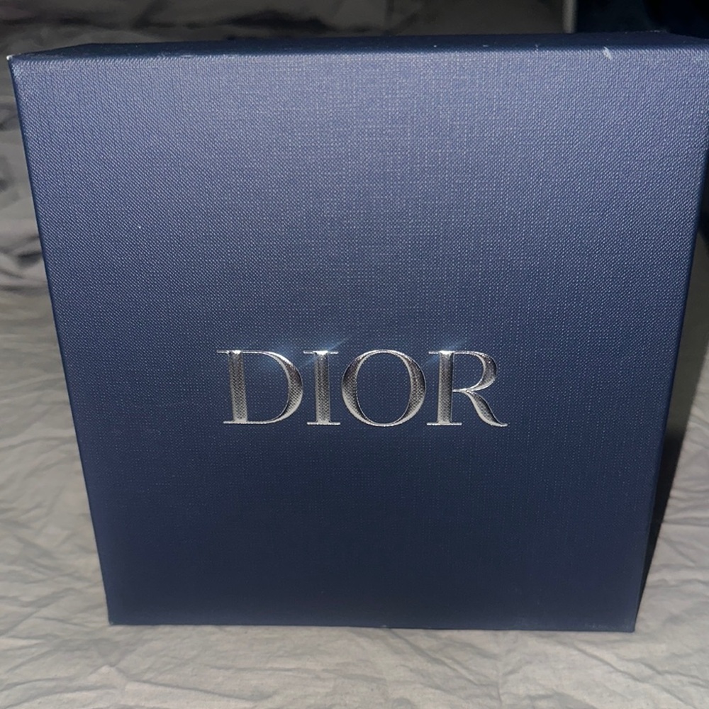 Dior White Gift Box with Ribbon - Picture 5 of 5